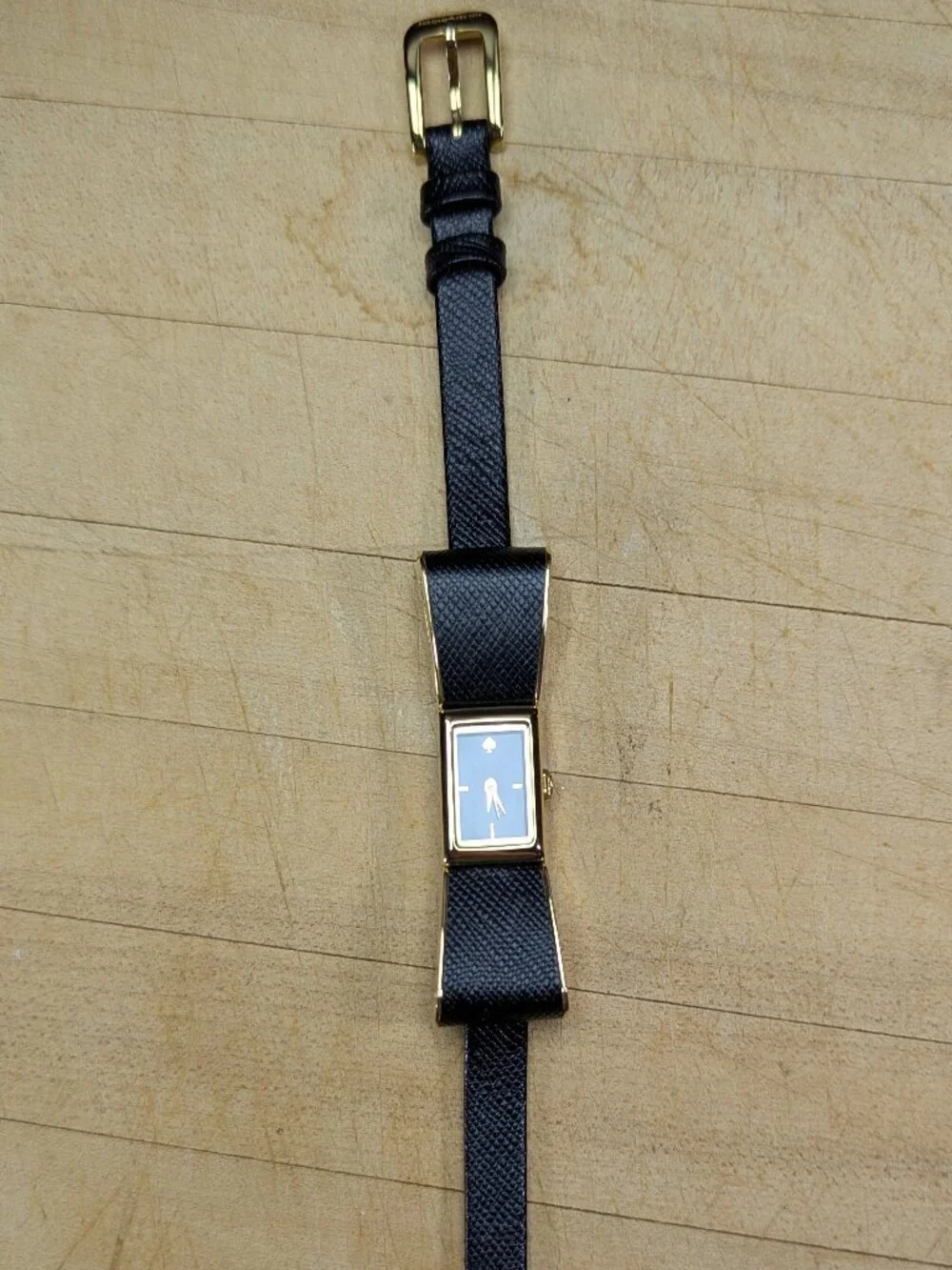 Kate Spade New York Kenmare Bow Watch – Black Saffiano Leather – Gold Tone – Run
